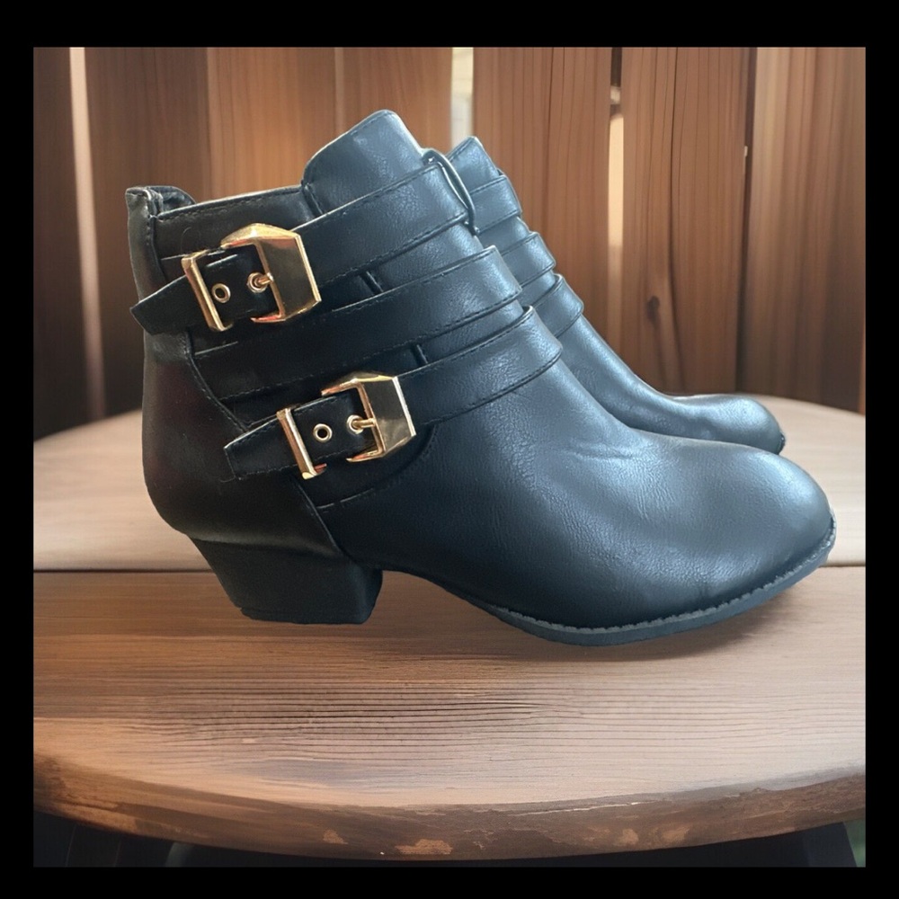 TOP MODA Women’s Black Ankle Boots With Zipper And Accent Buckles Size 8.5